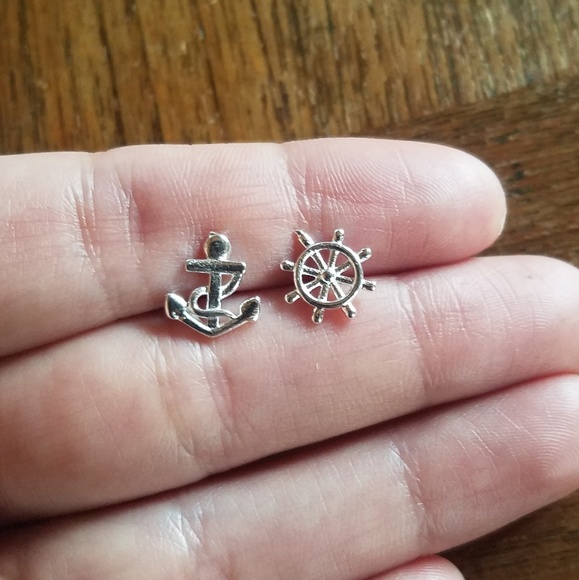 NWOT Silver Anchor & Captain's Wheel Studs - Picture 2 of 7
